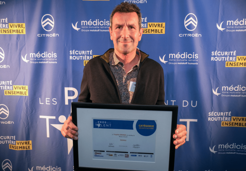 Photo lors de la remise des pris pour nos engagements rse